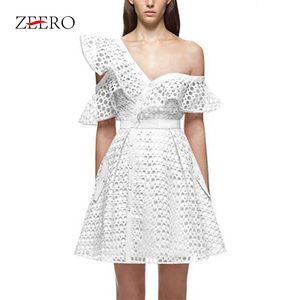 2024 Autotrato Vestido de la pista de lujo NUEVA LLEGA ALTRACIÓN ASIMMÉTICA COLLA UNA HOJO HOLCA HOLK OUT Patchwork Patchwork Balck Vestido