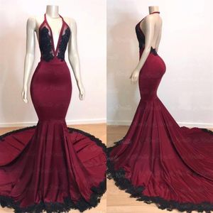 2019 Sexy Burgundy Mermaid Long Dresses con encaje negro Aplicados de vestidos de noche formales Halter Deep Vlequín de cuello V2911