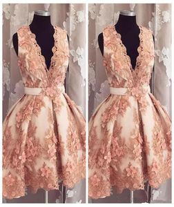 2019 Sexy Deep Vneck Aline Short Homecoming -jurken met 3D -bloemen versierd Mini Formal Graduations Party Togels Custom Vestidos 6259297