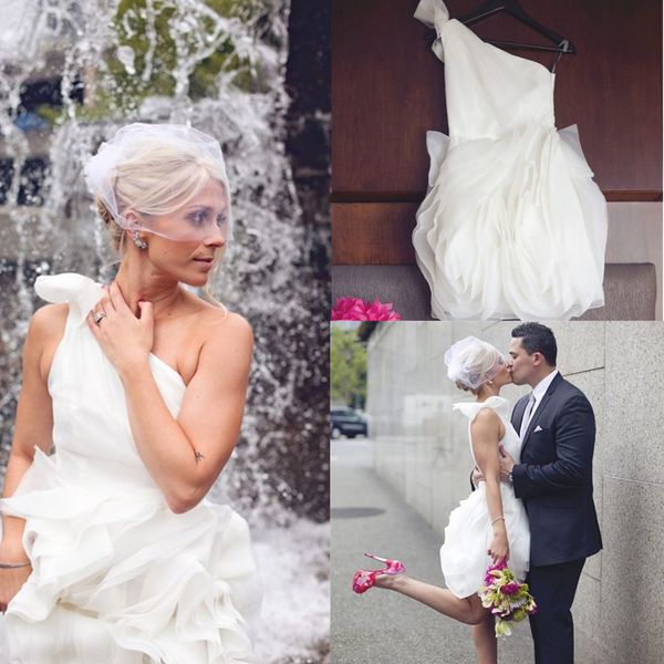 2019 robes de mariée sirène courtes en organza sexy couches de volants robes de mariée de mariage