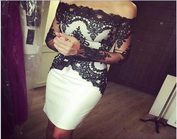 2019 Sexy White and Black Lace Longitud de rodilla Madre de la novia con mangas largas fuera del hombro Corta noche formal DRE3398249