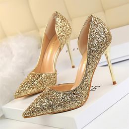 2019 Shining Bruiloft Schoenen Voor Bruid Lovertjes Naaldhak Prom Banket Hoge Hakken Plus Size Puntschoen 4 Kleuren Bruids Shoes259F