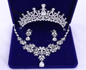 2019 Argent Cristal Fleurs Ensembles De Bijoux De Mariée Strass Déclaration Collier Boucles D'oreilles Couronnes Ensemble Robe De Mariée Accessoires8196939