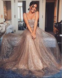 2019 Sparkly Gold Sequined Square Collar Prom Dresses A-lijn Spaghetti-riemen Goedkope Ruched Long Prom Party Avondjurk Custom Made