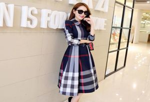 2019 Spring en herfst nieuwe dames039s plaid jurk longsleeved aangepaste lange herfst Koreaanse versie van de slanke jurk9609186