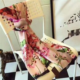 2019 primavera y verano bufanda de mujer chal clásico elegante bufanda de flores juventud hermosa ropa cómoda de 289m