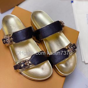 Groothandel zomer merk designer vrouwen flip flops slipper mode lederen dia's sandalen metalen ketting dames casual schoenen