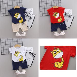 2019 Tendance Style Summer Cotton Round Cartoon Cartoon Girafe Mather avec manches courtes et shorts deux pièces pour les garçons et les filles