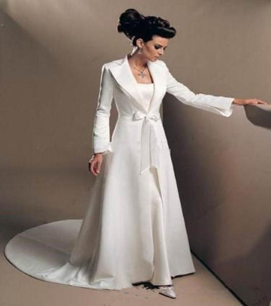 2019 Vintage manches longues hiver manteaux de mariage vestes de mariée balayage Train une ligne cape de mariée Satin robes de soirée 9302080