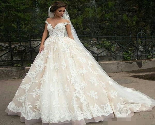 2019 Vintage Turkey Plus taille en dentelle complète robe de mariée robe de mariée robes nuptiales au large de l'épaule princesse liban illusion bijoux ara5894866