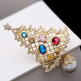 2019 Invierno nueva serie de perlas broche micro-set ocre árbol de Navidad broche de pino temperamento de lujo de alta calidad accesorios de pin para mujer