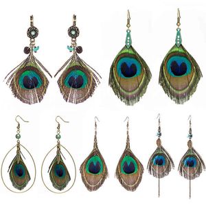 2019 Boucles d'oreilles en plumes pour femmes Perles en bois rondes ethniques Plume de paon Longues boucles d'oreilles à pampilles pour femmes Bijoux bohème vintage G220312