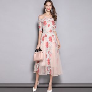 Vestidos de diseñador de pasarela para mujer Escote oblicuo Bordado Encaje Elegantes vestidos florales a media pantorrilla