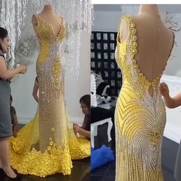 2019 Yousef Aljasmi Avondjurken V-hals Backless 3D Bloemen Geappliceerd Kralen Zeemeermin Galajurk Sweep Train Custom Made Formele P280L