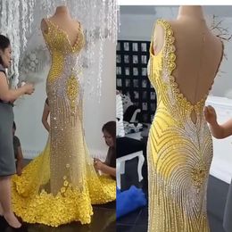 2019 Yousef Aljasmi Avondjurken V-hals Backless 3D Bloemen Geappliceerd Kralen Zeemeermin Galajurk Sweep Train Custom Made Formele P248v