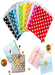 2020 100pcs mixcolor kraft en papier Sac de friandise Sacs de bonbons Dot Cookie Emballage Party Favors Sac de mariage Supplies de Noël1449613