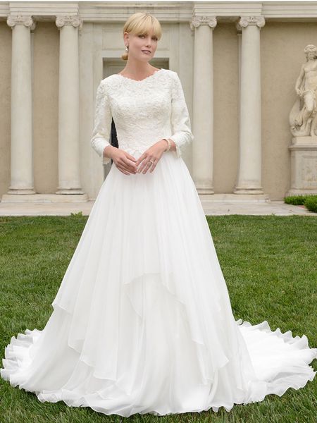 2020 Una línea de encaje Organza Vestidos de novia modestos con mangas largas Cuello en V Apliques de encaje Botón Volver Vestidos de novia modestos Couture por encargo