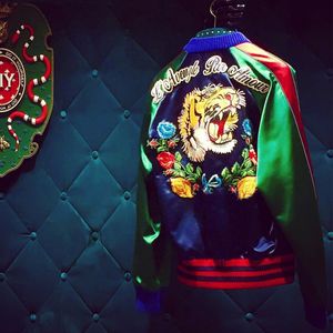 2023 Autumn Women Bomber Jacket Coat Omkeerbare honkbaljassen Sukajan Vintage Tiger Head Borduurde Winterpiloten Outerwear