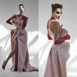 2020 Azzi Osta alta de Split vestidos de noche rosa de tul de un barrido hombro tren del bordado de la sirena vestido de fiesta por encargo de los trajes de soirée