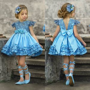 2020 bleu Pageant robes bijou sans manches Appliqued dentelle fait à la main fille de fleur robe de fille de fleur à plusieurs niveaux sur mesure vente chaude robes d'anniversaire