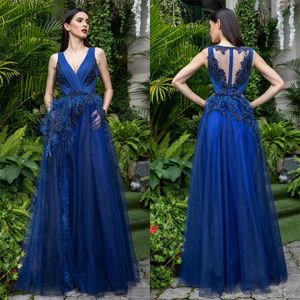 2020 Blue Pageant-jurken V-hals High-Split Mouwloos Veer Kralen Party Jurk Ruches Tulle Sweep Trein Custom Made Avondjurk