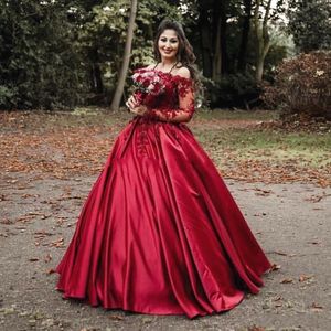 2020 Bourgondië Donkerrode Quinceanera Jurken Off Shoulder Satin Lace Flowers Illusion Puffy Sweet 16 Plus Size Feestjurk Prom Avondjurken