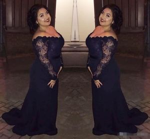 2020 Goedkope Sexy Elegante Plus Size Moeder van de Bruid Kant Chiffon Scallop Neck Navy Blue Long Sleeves Prom Dresses Mermaid Avondjurken