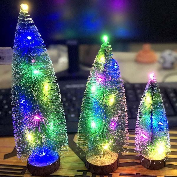 2020 Ornement de Noël Arbre de Noël lumineux avec lumières LED Ornements de bureau en cèdre Petite vitrine Décorations de Noël