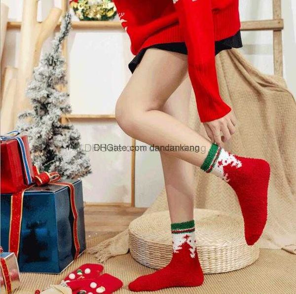 Calcetines bonitos de dibujos animados de alces y ciervos, calcetines de invierno para mujer, calcetín rojo de Navidad, calcetín de algodón para mantener el calor, calcetines suaves para niñas, decoración navideña