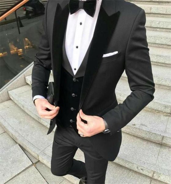 2020 Diseñador Negro Negro Black Tuxedos Suits de boda Velevt Lapa de pico Man Blazer Jackets Tres piezas Groomsmen Prom PA3060039