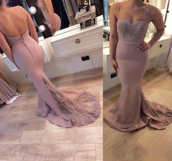 2020 Vestidos de dama de honor de color rosa polvoriento Correas espaguetis Apliques de encaje Cuentas Sin mangas Espalda abierta Vestidos de fiesta de tren de barrido Boda Gu1103938