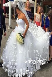 2020 Elegante Long Brides Ball Jurk Trouwjurken 3D Butterfly Princess Tule Lace Sweetheart Neck Bridal Ghowns Custom Plus Size3250465