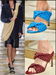 2020 mode couleur bonbon sandales bout pointu sandales chaussures de mariage femmes tricot sandales en cuir talon mince talons hauts diapositives chaussure de fête