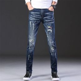 2020 Fashion Casual Jeans Heren Rechte Stretch Dot Craft Kleine Voeten Skinny Jens Mannen Bekrast Blauw Gat Denim Tij Broek ES686296V