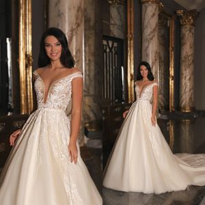 2020 Robes De Mariée Florales Col En V Sans Manches En Dentelle Appliqued Robe De Mariée À Volants Tribunal Train Custom Made Robes De Mari￩e