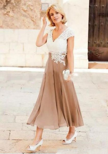 2020 formelle plus la taille champagne mère de la mariée robes col en V dentelle blanche appliques perles mancherons thé longueur mariage invité233f