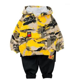 2020 Kinderen Jongen Kleding Baby Pak Capuchon Camo Top Broek Sport Kinderen Kids Uitloper Baby Cadeaus voor pasgeboren jongens Groene kleding18067611