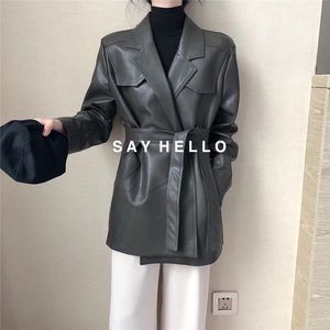 Coréen nouveau design femmes col rabattu à manches longues ceintures avec ceinture moyen long manteau en cuir PU lâche grande taille casacos