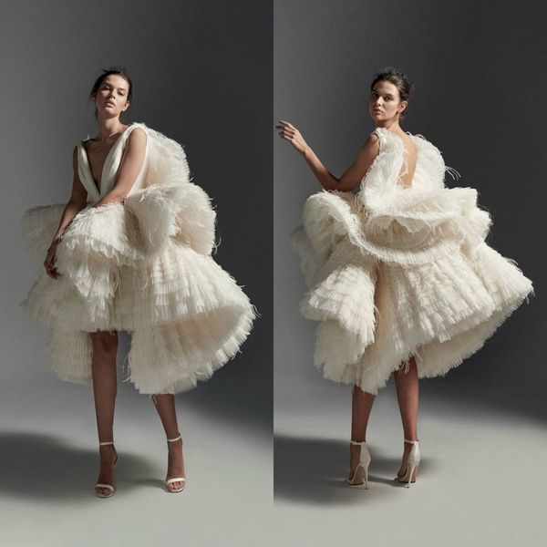 Krikor Jabotian Vestidos de novia Corto Cuello en V profundo Volantes de tul Faldas con gradas Vestido de novia alto y bajo Pluma personalizada Abiti Da Sposa