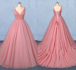 2020 Modern Coral Prom Dresses met Trein Kralen Pailletten Dompelen V-hals Veterschoenen Quinceanera Jurk Avondjurken Vestidos de Festia