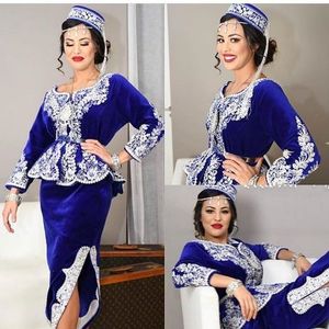 2020 Moslim Royal Blue Velvet White Lace Evening Formele jurken Elegant Peplum kralen lange mouw feestcocktailjurk Vestidos de festia