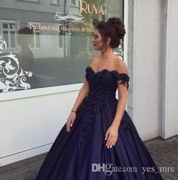 2020 azul marinho quinceanera vestidos de baile fora do ombro 3d flor rendas apliques frisado varredura trem cetim espartilho baile noite go331z