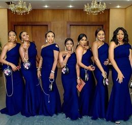 2020 Nouvelle africaine sexy bleu royal longues robes de demoiselle d'honneur une épaule sirène satin étage longueur plus la taille formelle fête de mariage Gu308E
