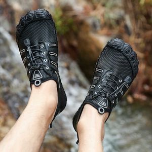 2020 nouveauté Aqua chaussures hommes maille (air Mesh) élastique été natation eau chaussures antidérapant sur Surf respirant Wading chaussures Y0714