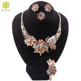 2020 Nieuwe Collectie Goud Kleur Ketting Armband Oorbellen Ring Sets India Dames Afrikaanse Bruiloft Bruiloft Verjaardag Geschenken Sieraden Set H1022