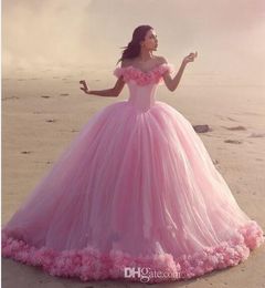 2020 Nieuwe aankomst Romantische roze baljurk Trouwjurken Puffy Off schouderbloemen Backless Court Train Dream Princess Bridal Party Jurys