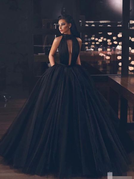 2020 Nouvelle Arrivée sexy dos nu noir robes de mariée bal Robes Halter Tulle froncé Princesse femmes non traditionnelle Robes de mariée