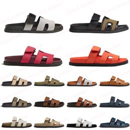 Diseñador Sandal Chypre Slippers Men Mujeres Generas de cuero genuinas Toboganes Sandalias planas de goma parejas casuales Slide Classic Summer Beach Flip Tamaño 35-45