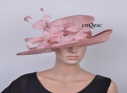 2020 NOUVEAU BLUSH ROSE SINAMAY CHAPELLE ROBLE FORMALE CHAPE DES LADES HAT avec une fleur de plumes pour le Kentucky Derbywedding3956072