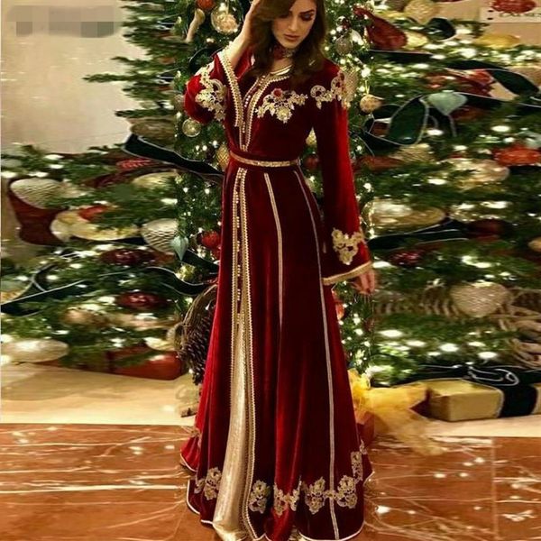 2020 nouvelle Bourgogne marocaine caftan velours robes de bal froncées manches longues robes de soirée musulmanes appliques d'or dentelle Dubaï femmes Dre263s